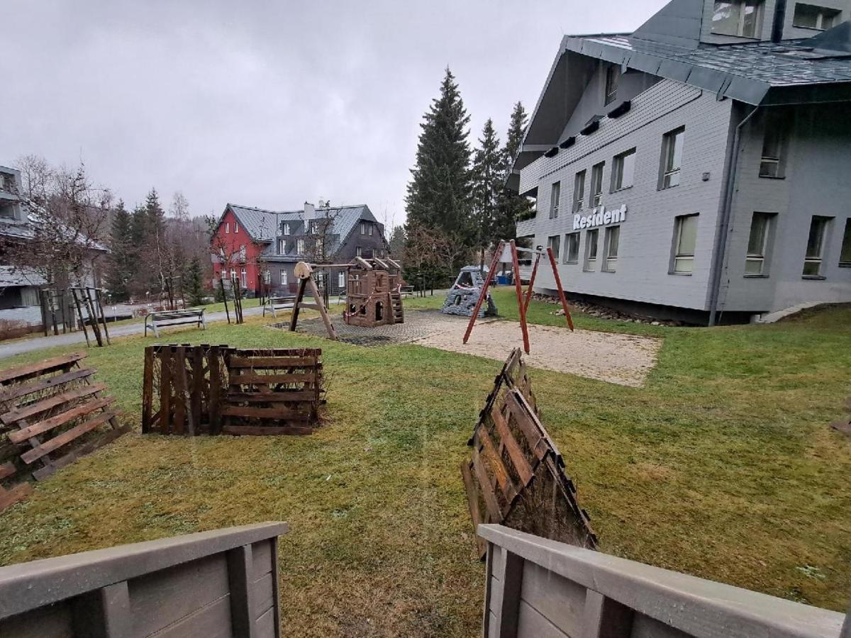 Resident Harrachov Family Apartment Buitenkant foto