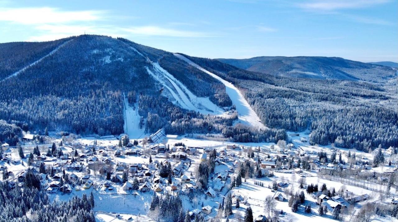 Resident Harrachov Family Apartment Buitenkant foto
