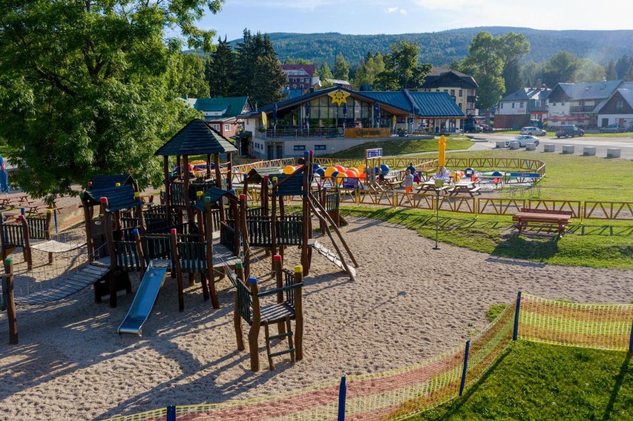 Resident Harrachov Family Apartment Buitenkant foto