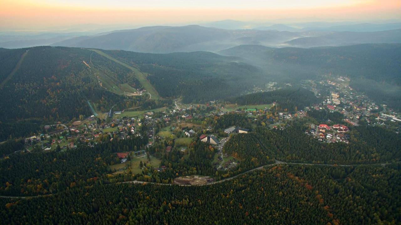 Resident Harrachov Family Apartment Buitenkant foto